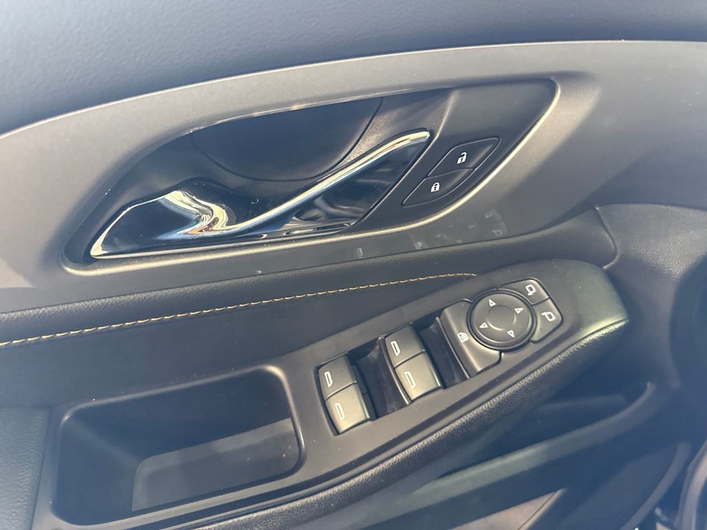 Thumbnail: 2020 Chevrolet Traverse - 20