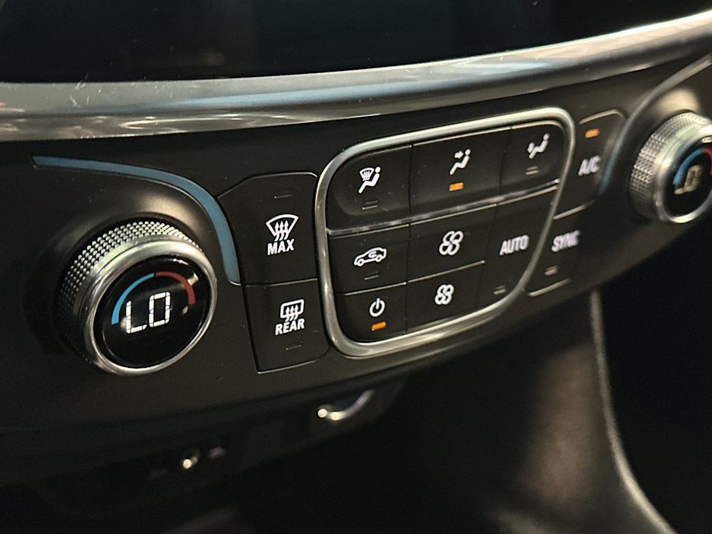 Thumbnail: 2020 Chevrolet Traverse - 26