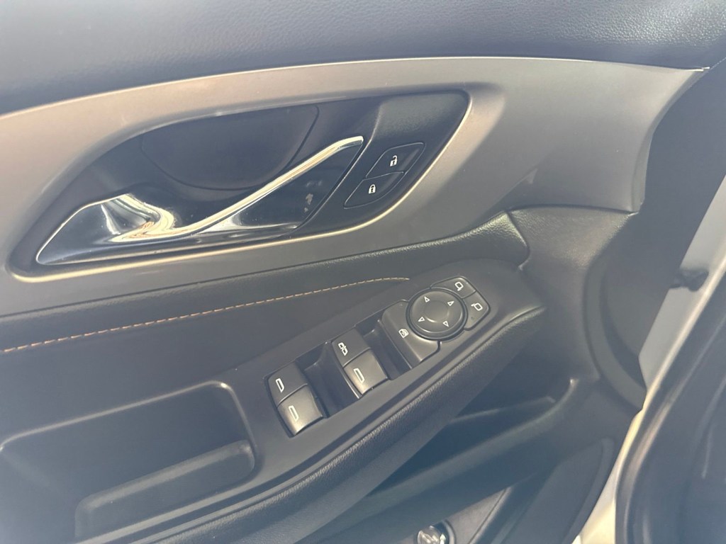 Thumbnail: 2018 Chevrolet Traverse - 25