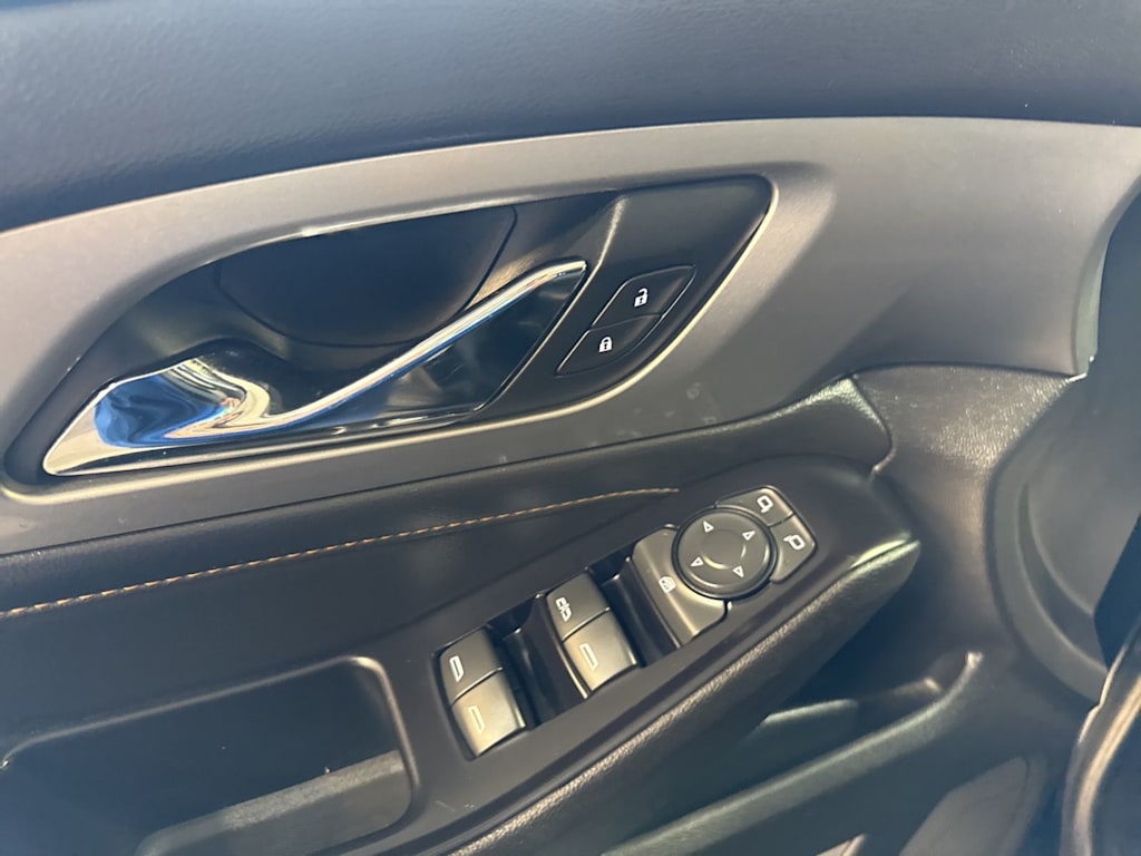 Thumbnail: 2018 Chevrolet Traverse - 23