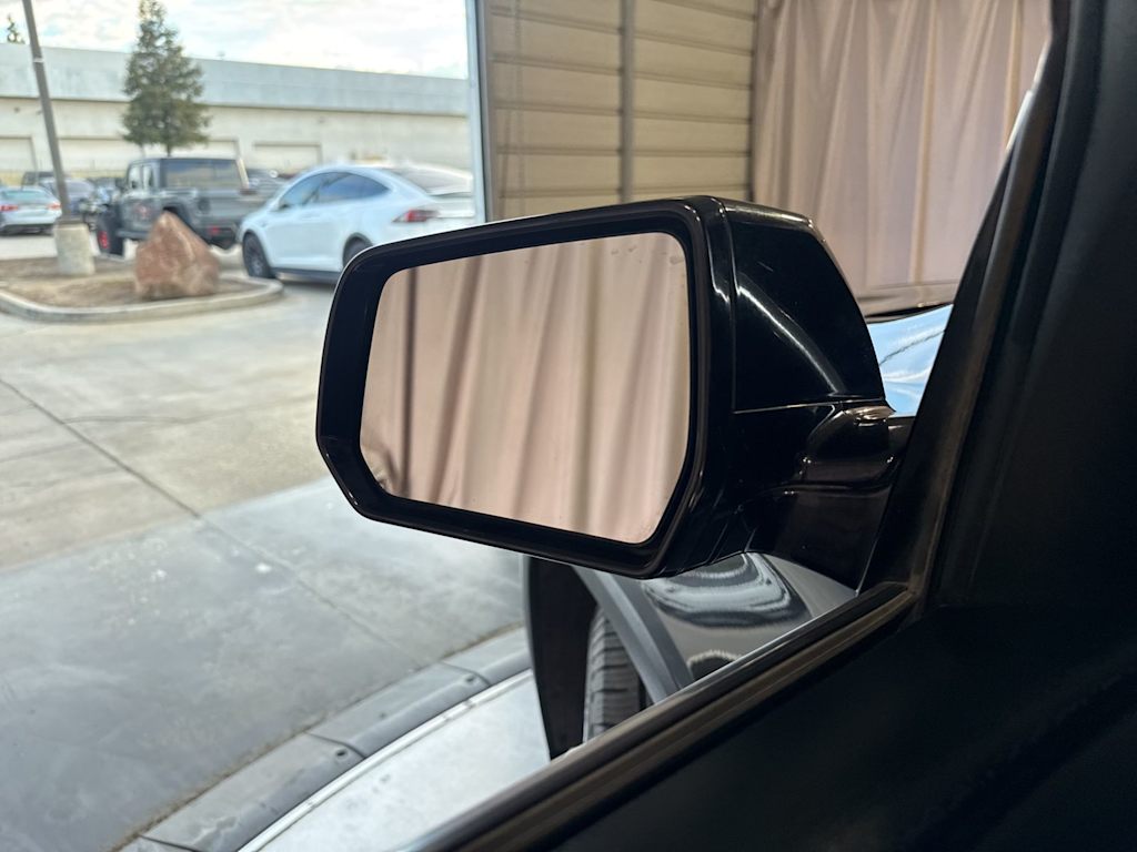 Thumbnail: 2018 Chevrolet Traverse - 24