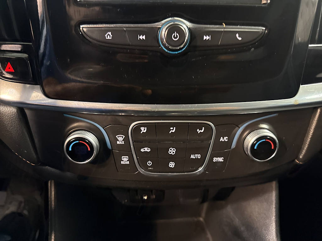 Thumbnail: 2018 Chevrolet Traverse - 27