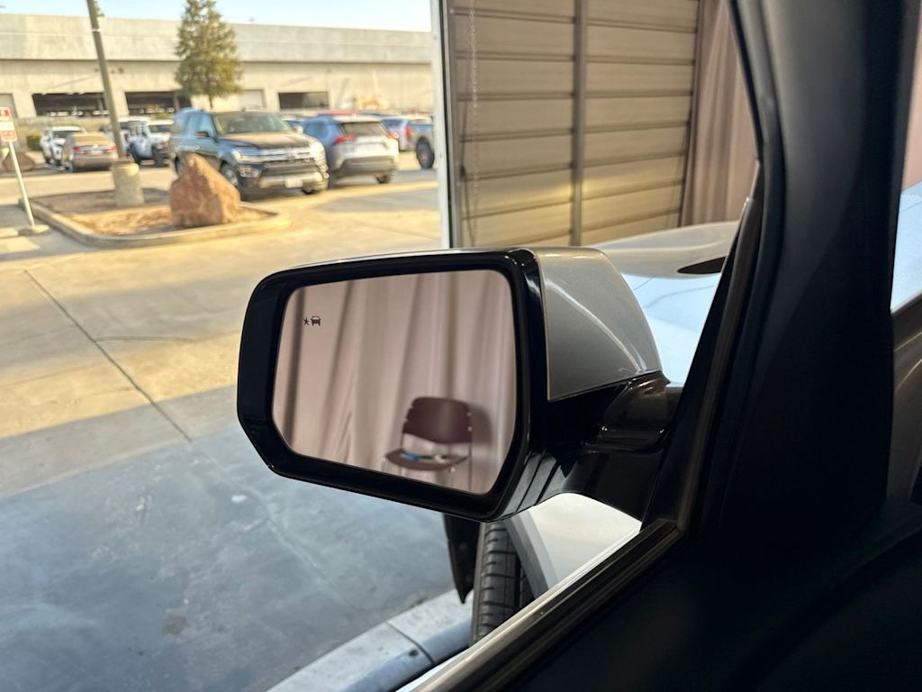 Thumbnail: 2019 Chevrolet Traverse - 21