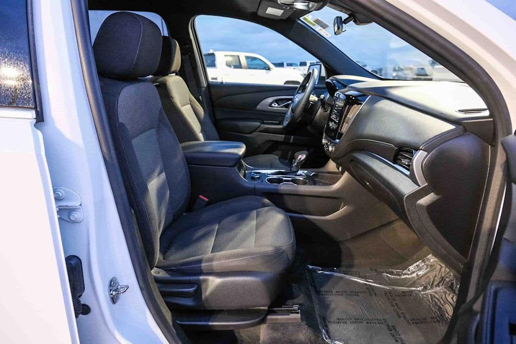 Thumbnail: 2023 Chevrolet Traverse - 9