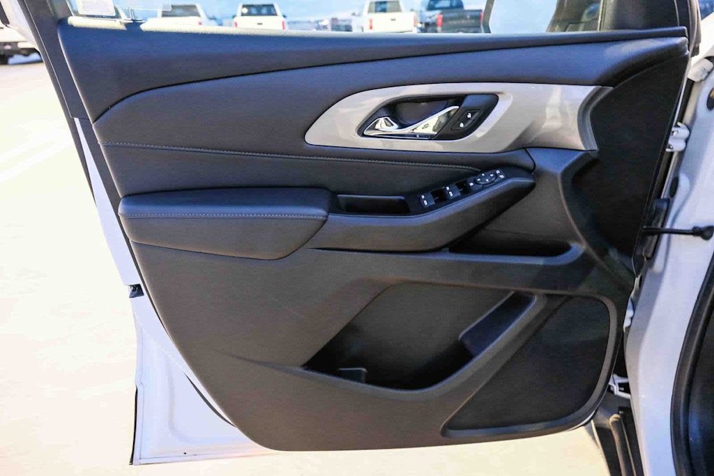 Thumbnail: 2023 Chevrolet Traverse - 26