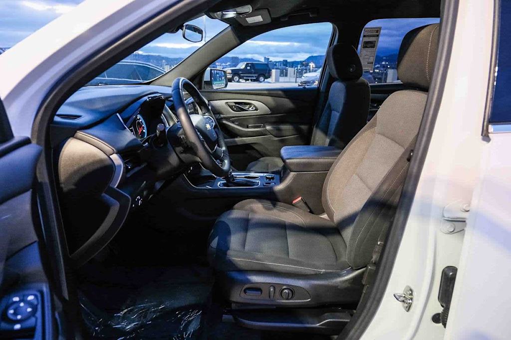 Thumbnail: 2023 Chevrolet Traverse - 10