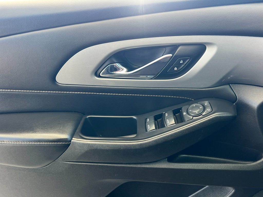 Thumbnail: 2021 Chevrolet Traverse - 21