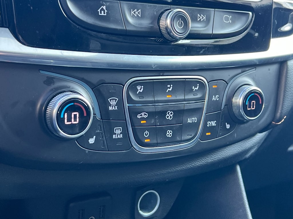 Thumbnail: 2019 Chevrolet Traverse - 28