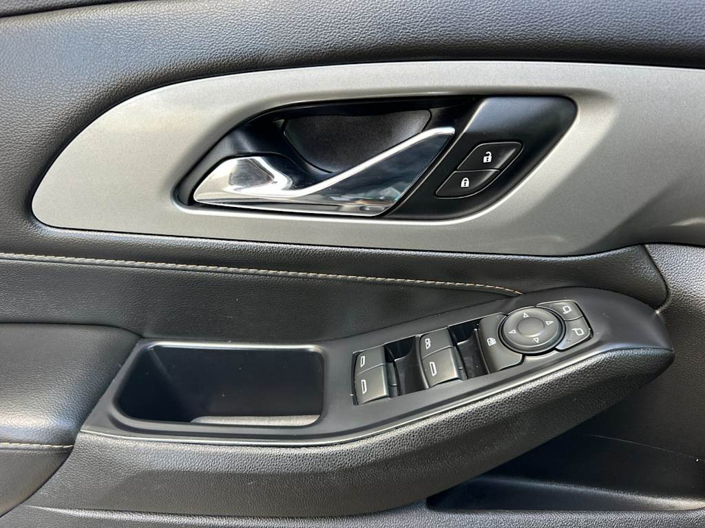 Thumbnail: 2020 Chevrolet Traverse - 23