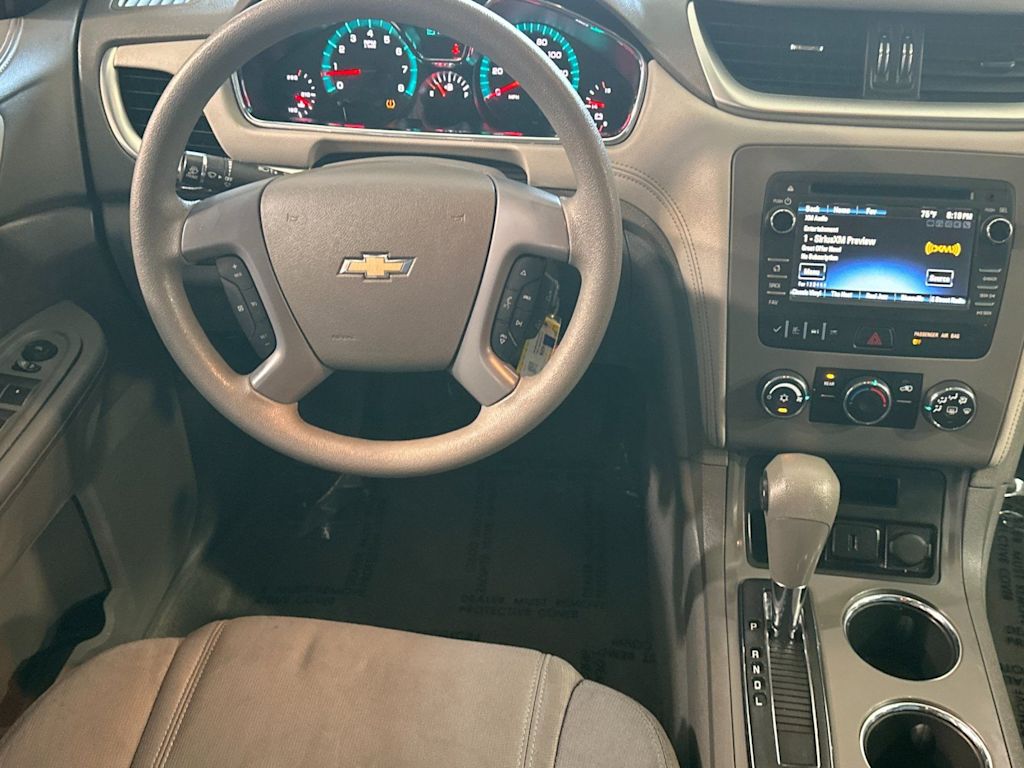 Thumbnail: 2017 Chevrolet Traverse - 9