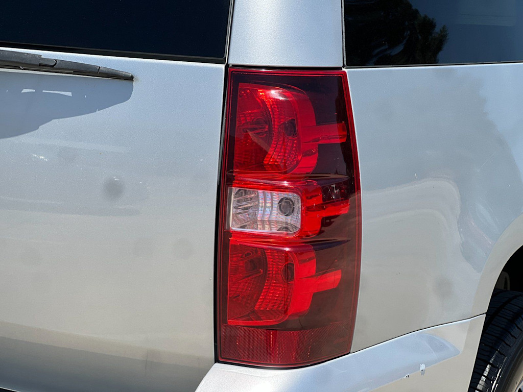 Thumbnail: 2013 Chevrolet Tahoe - 28