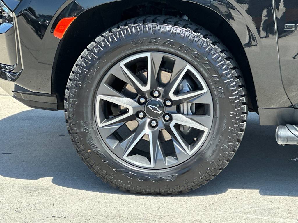Thumbnail: 2022 Chevrolet Suburban - 8
