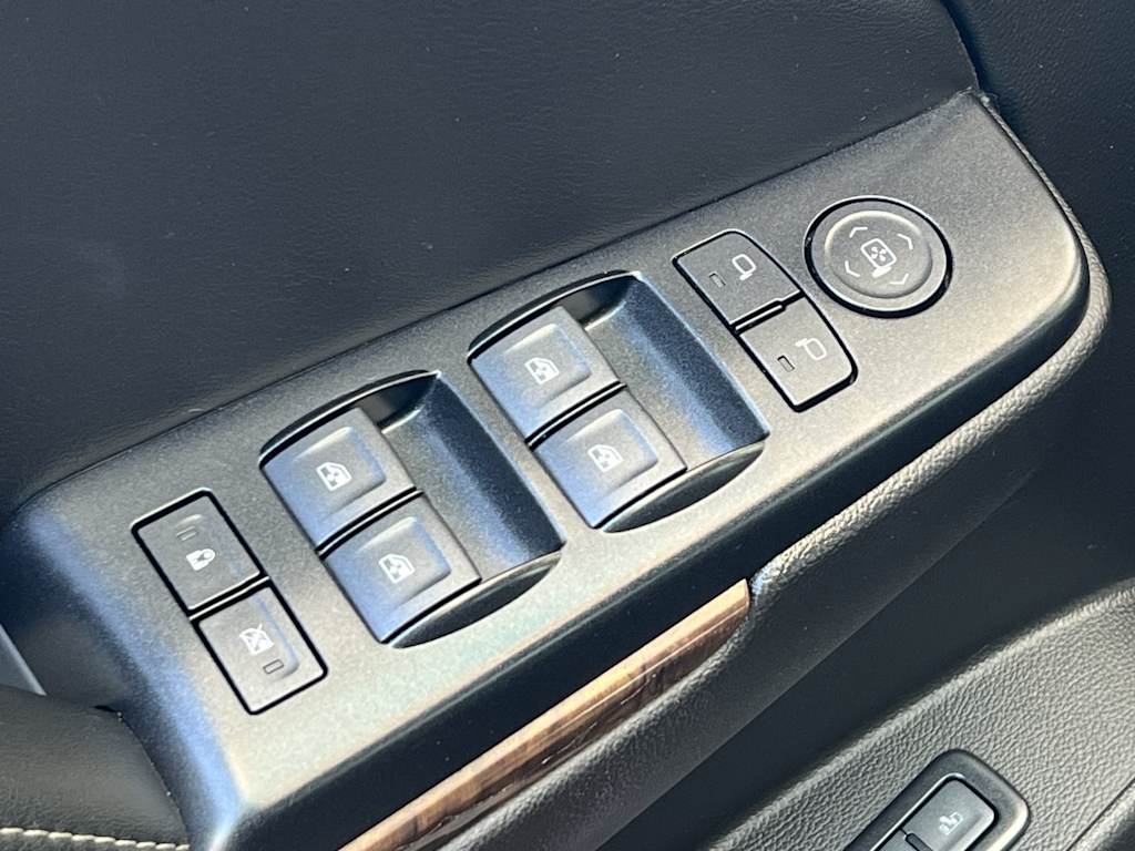 Thumbnail: 2017 Chevrolet Suburban - 21