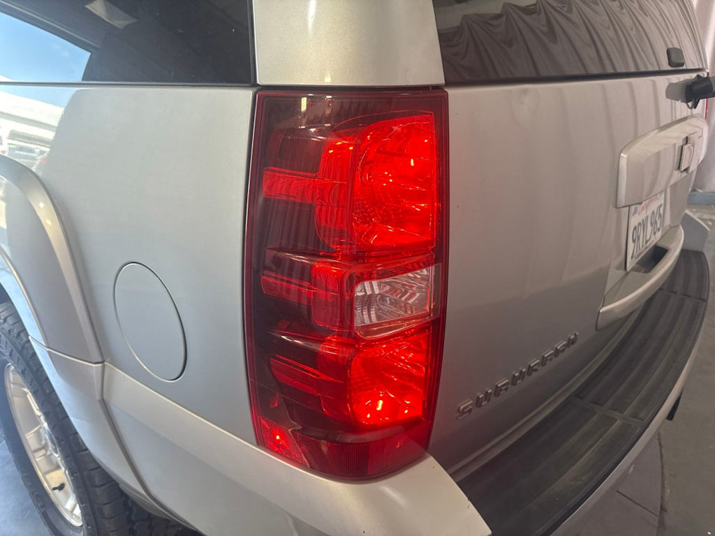 Thumbnail: 2013 Chevrolet Suburban - 18