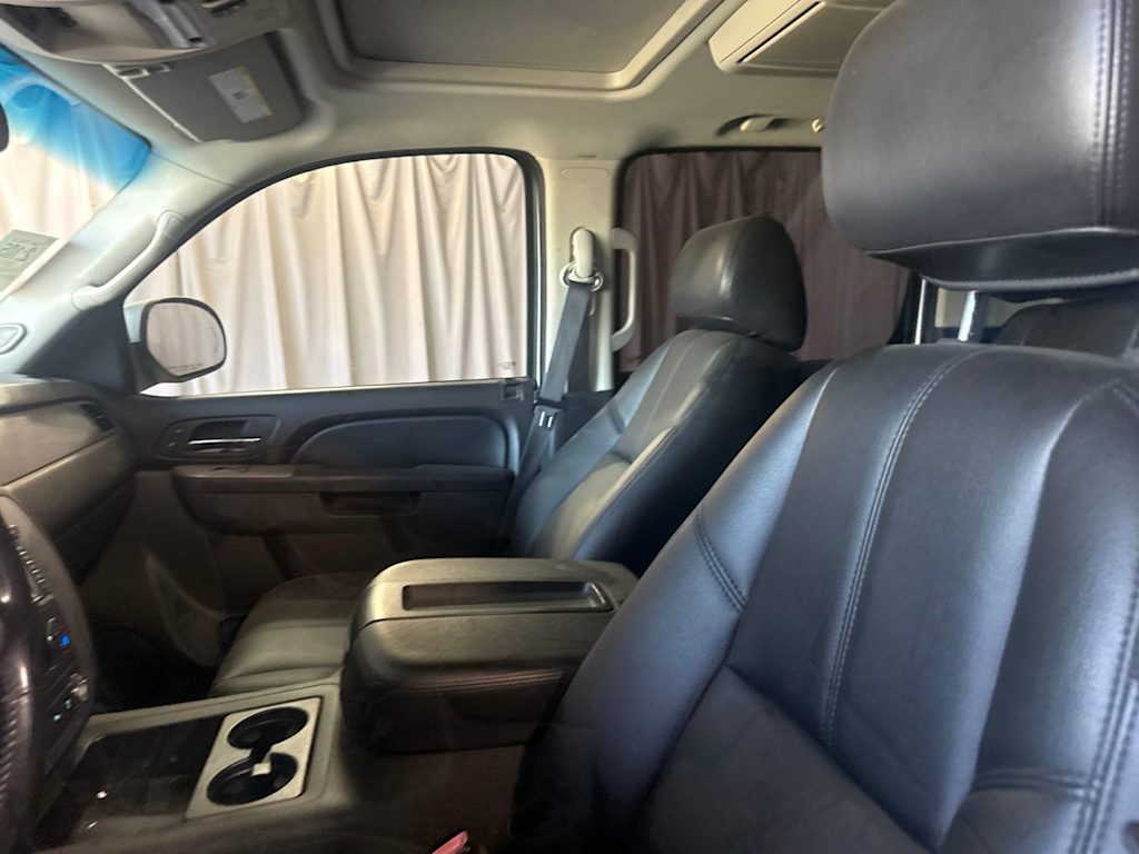 Thumbnail: 2013 Chevrolet Suburban - 8