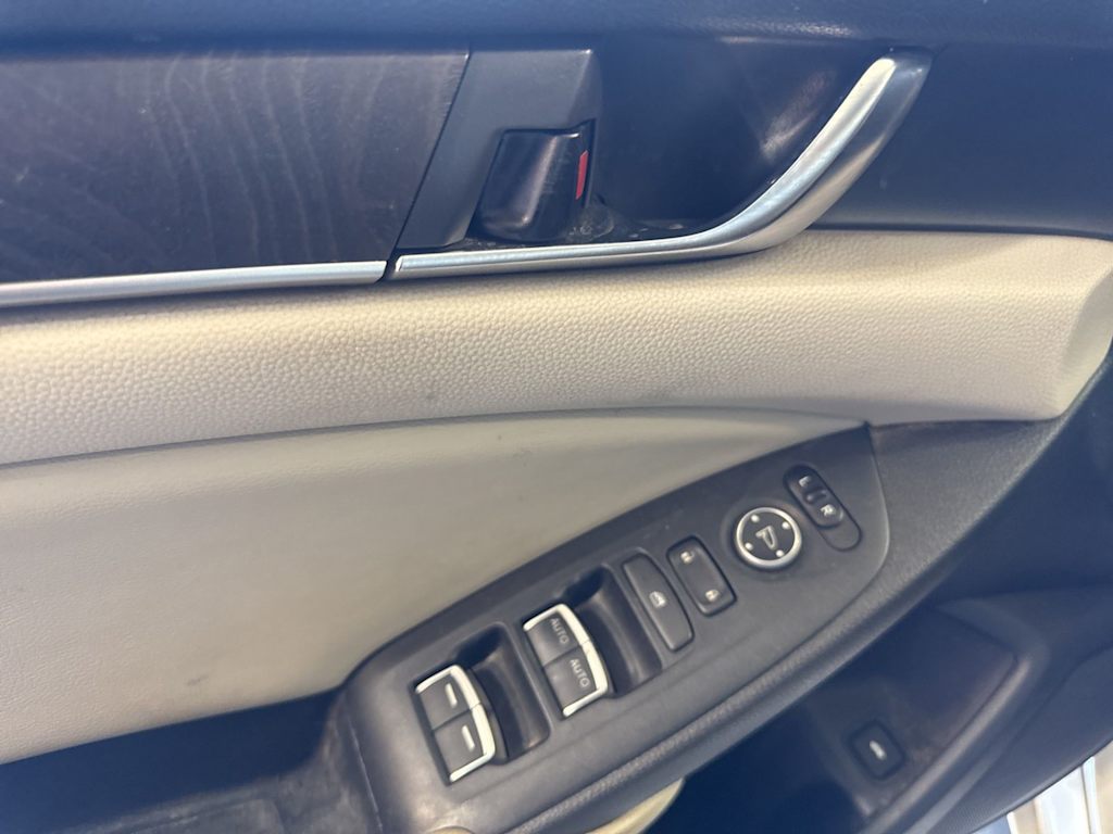 Thumbnail: 2018 Honda Accord - 19