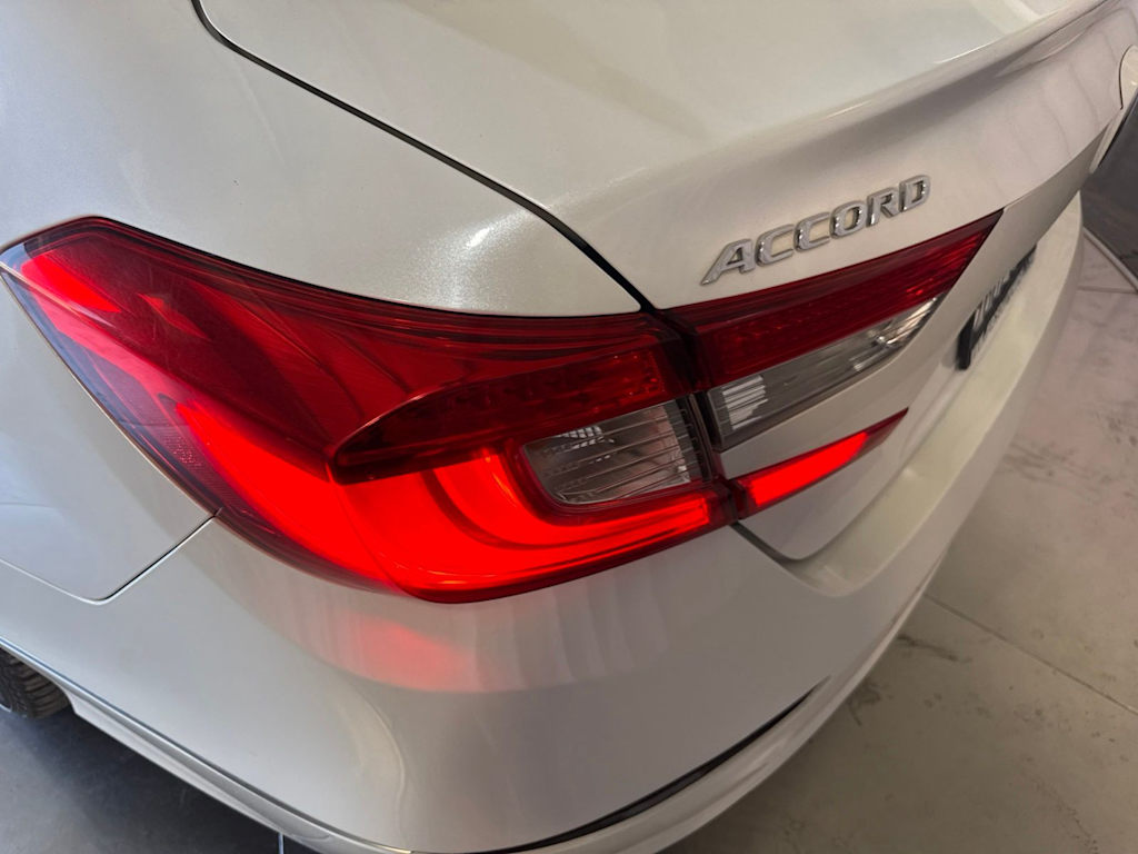 Thumbnail: 2018 Honda Accord - 18