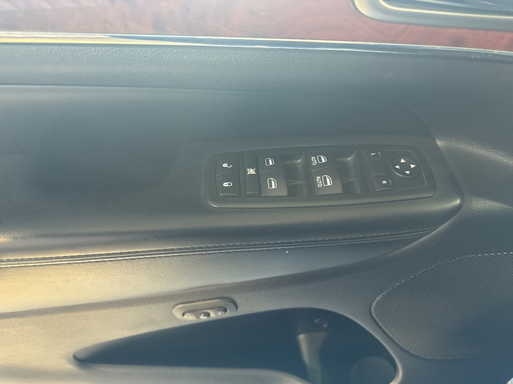 Thumbnail: 2011 Jeep Grand Cherokee - 21