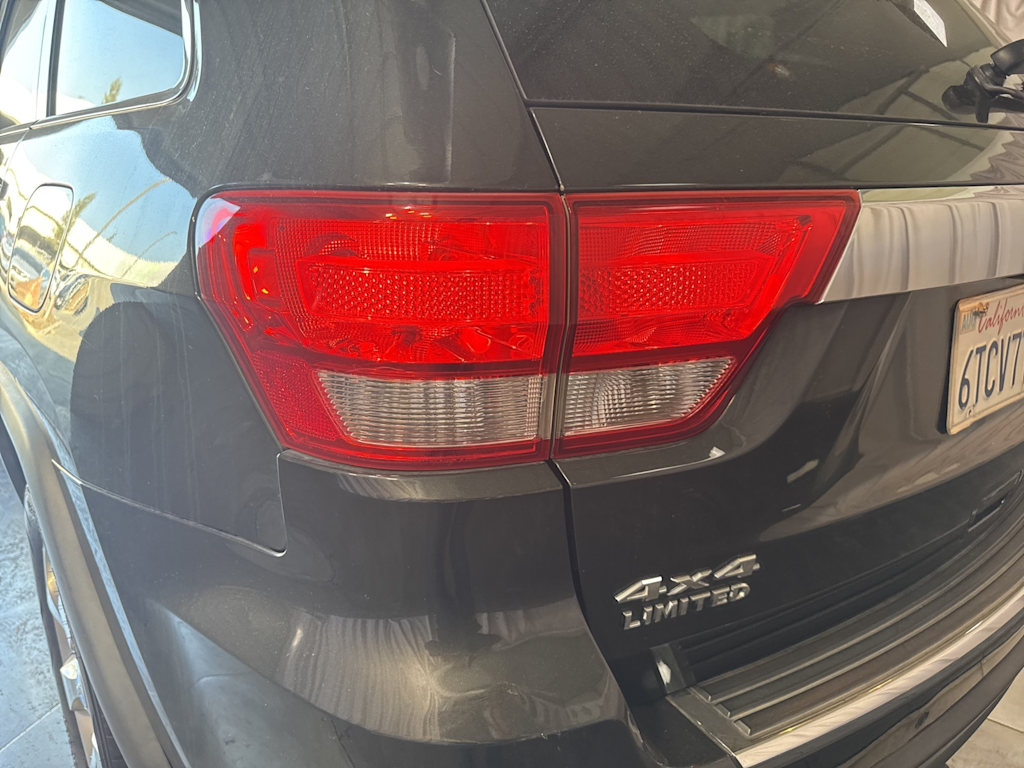 Thumbnail: 2011 Jeep Grand Cherokee - 18