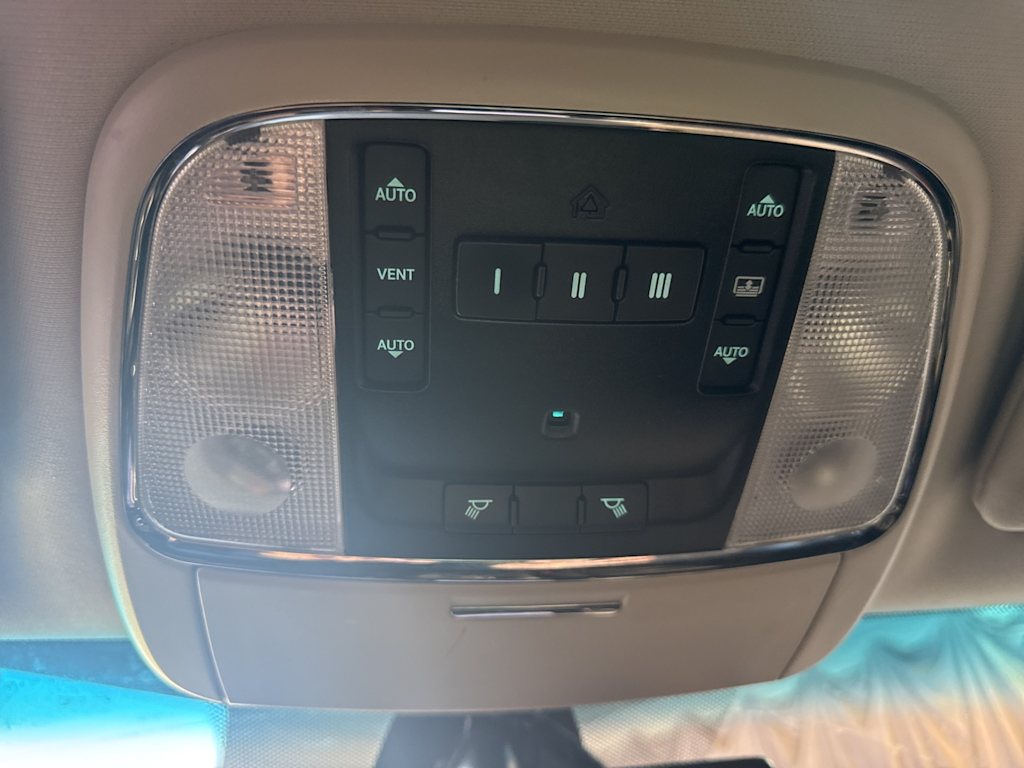 Thumbnail: 2011 Jeep Grand Cherokee - 27