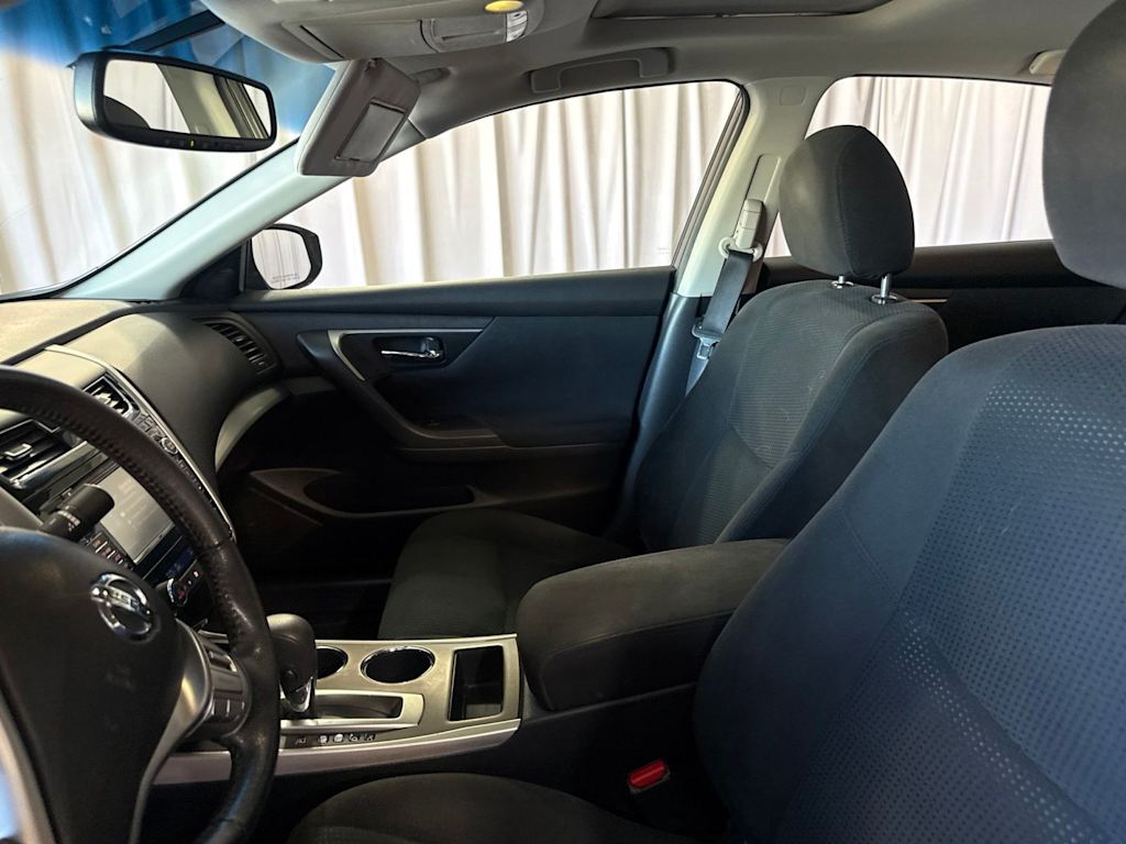 Thumbnail: 2015 Nissan Altima - 6