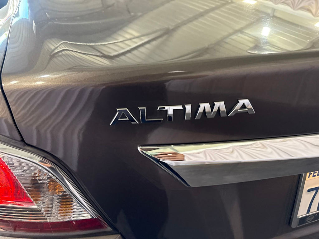 Thumbnail: 2015 Nissan Altima - 18