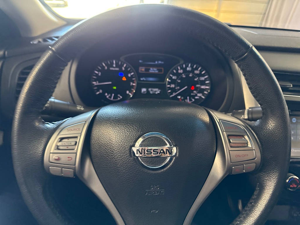 Thumbnail: 2015 Nissan Altima - 25