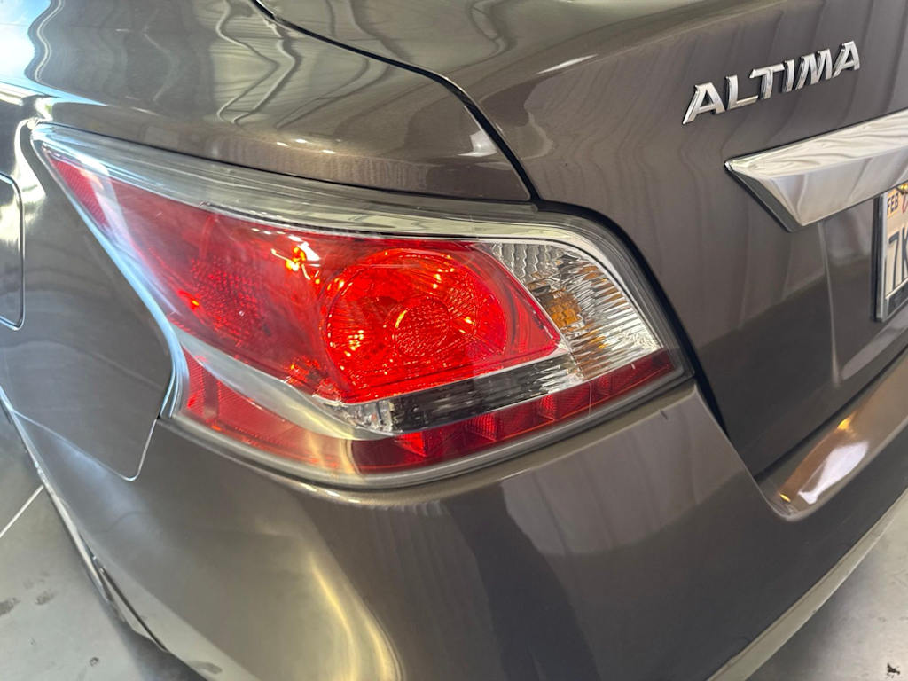 Thumbnail: 2015 Nissan Altima - 17