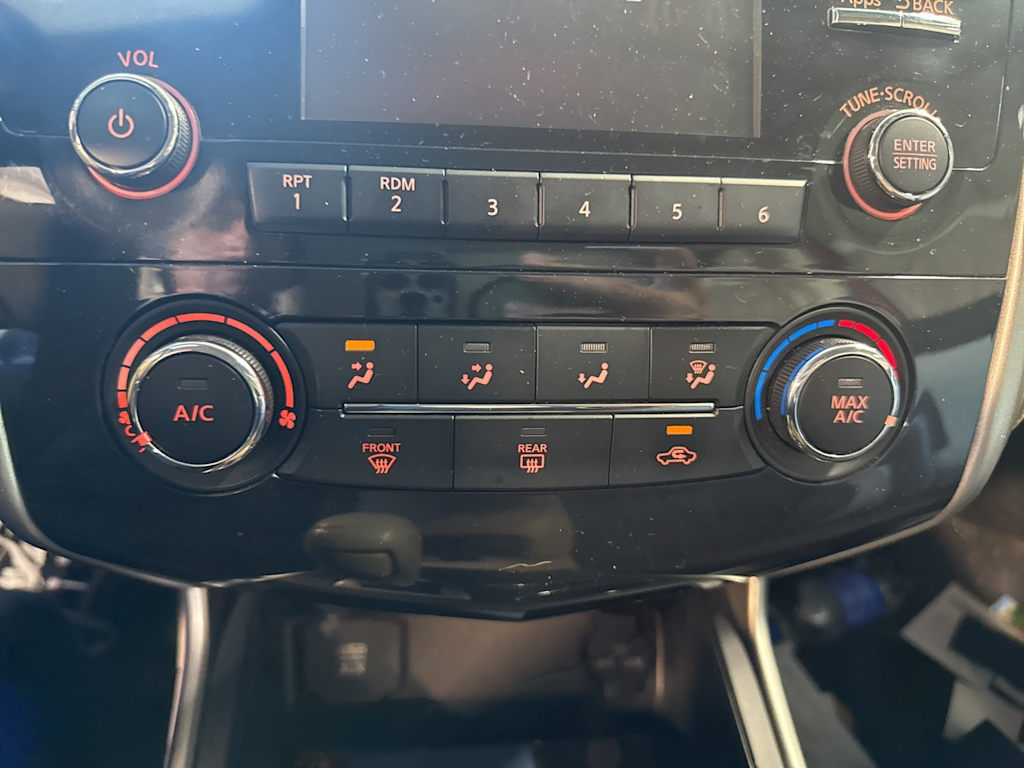 Thumbnail: 2015 Nissan Altima - 23