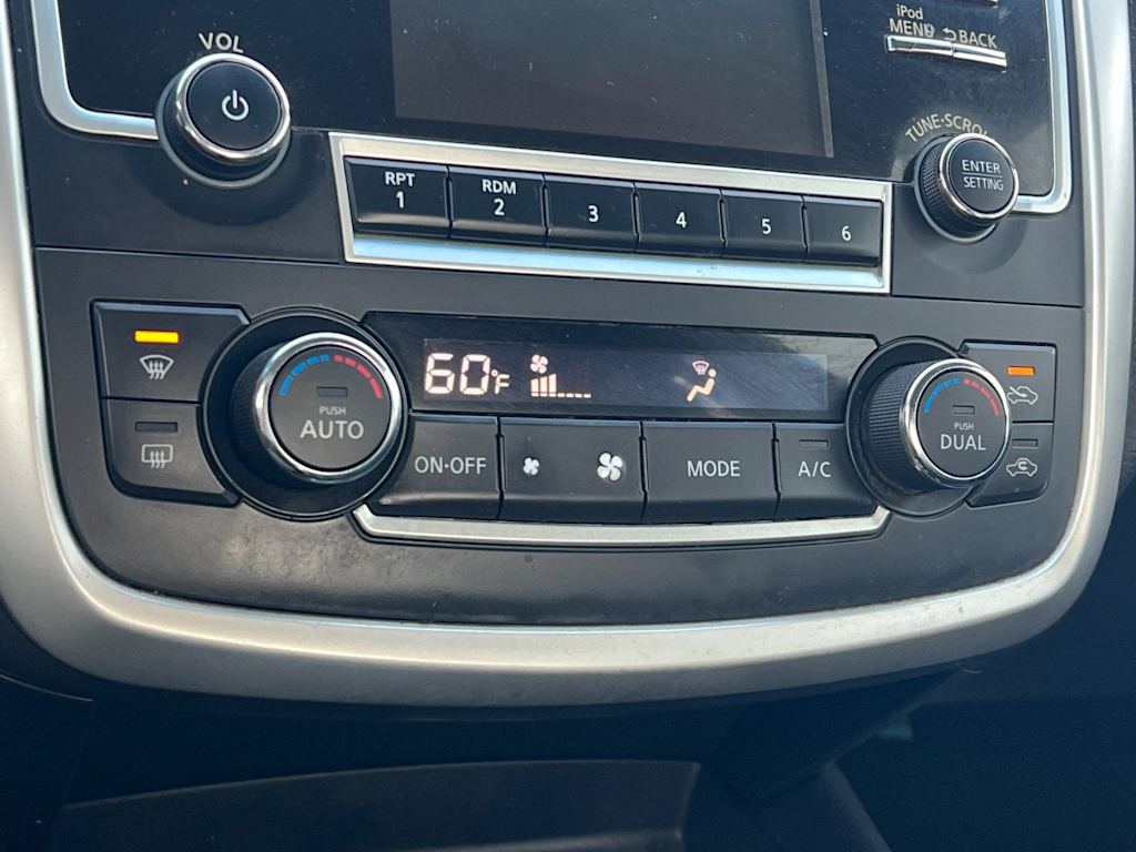 Thumbnail: 2017 Nissan Altima - 26