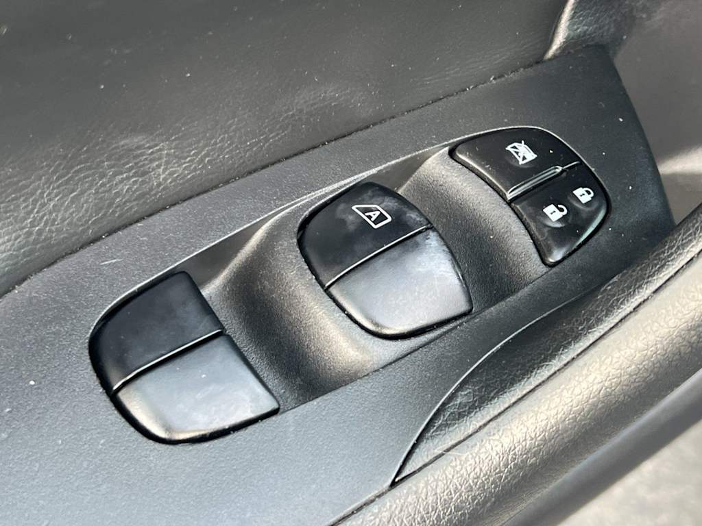 Thumbnail: 2017 Nissan Altima - 24