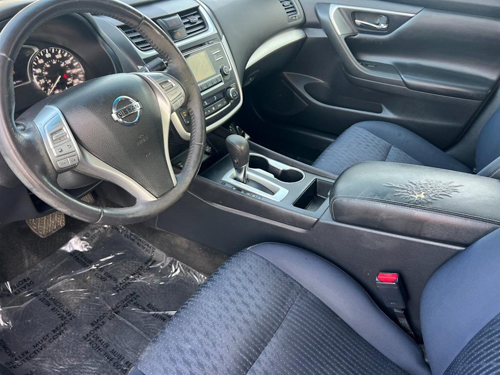 Thumbnail: 2017 Nissan Altima - 9
