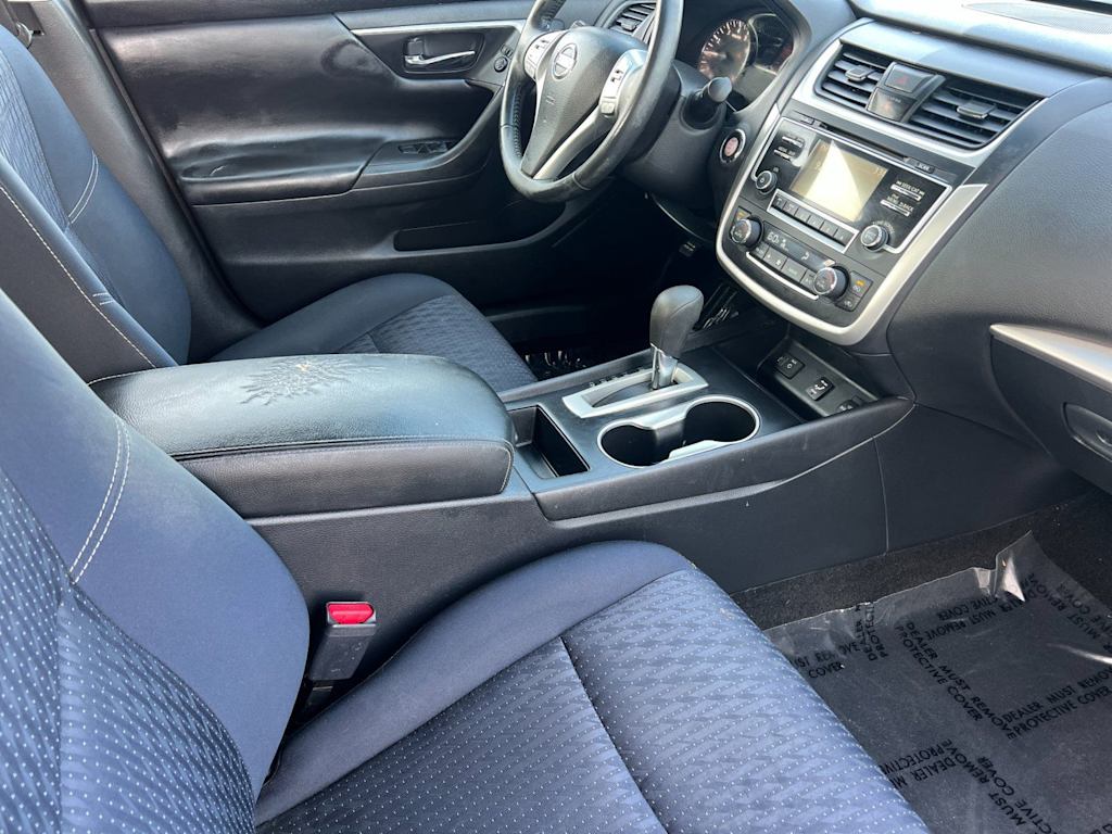 Thumbnail: 2017 Nissan Altima - 10