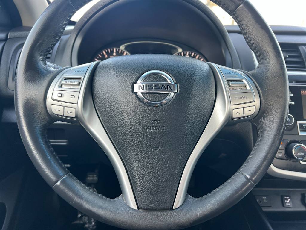 Thumbnail: 2017 Nissan Altima - 14