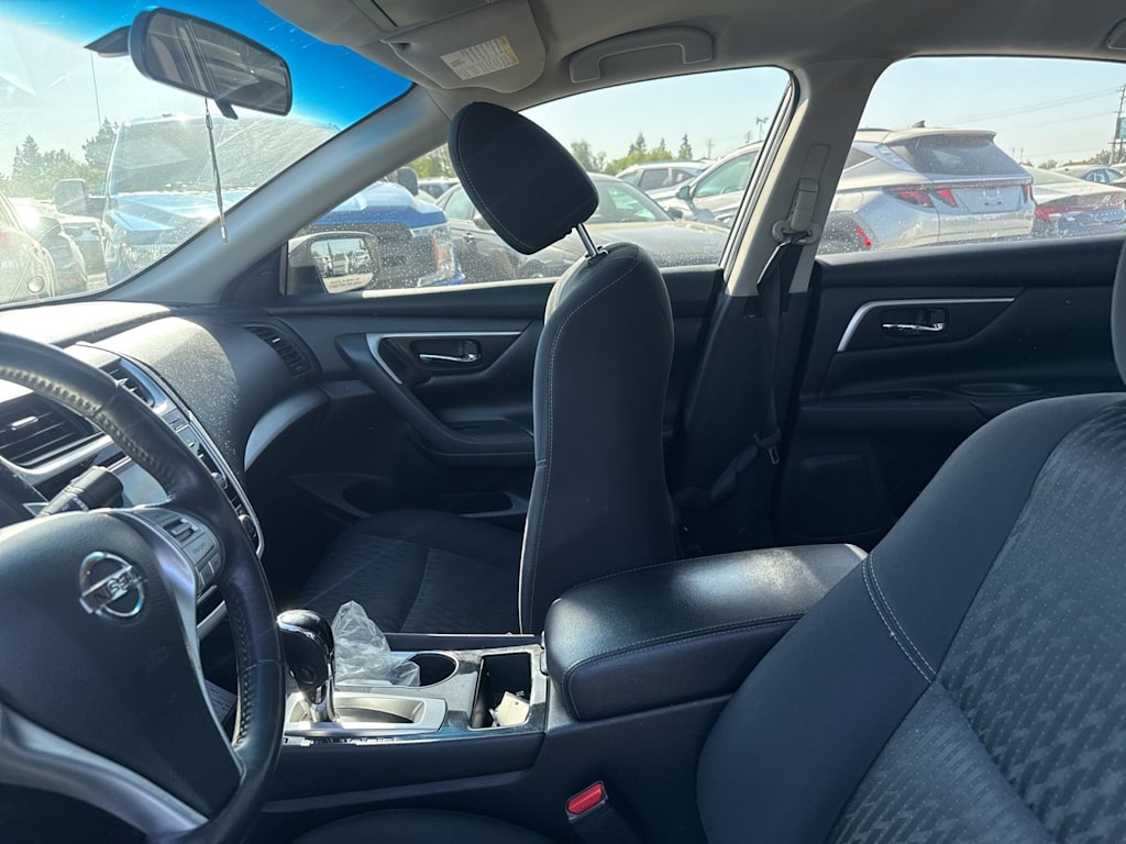 Thumbnail: 2018 Nissan Altima - 8