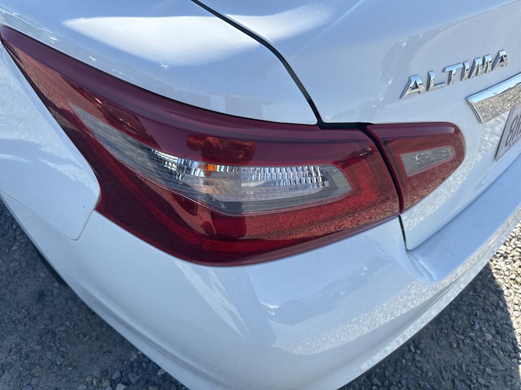 Thumbnail: 2018 Nissan Altima - 19