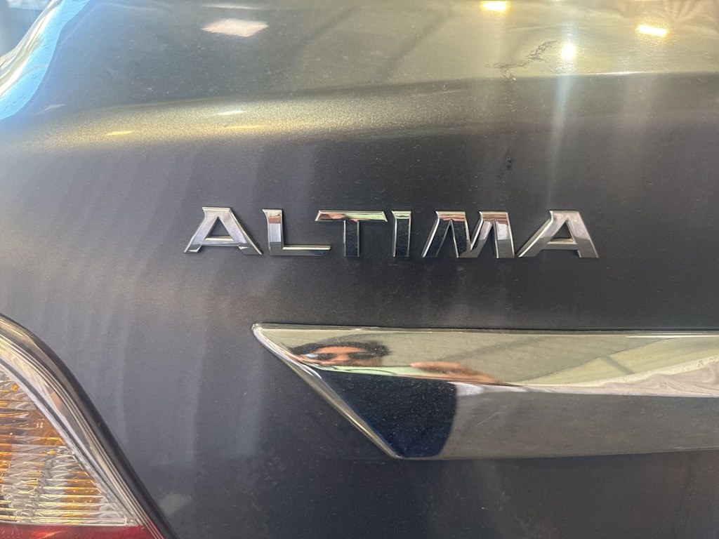 Thumbnail: 2015 Nissan Altima - 16