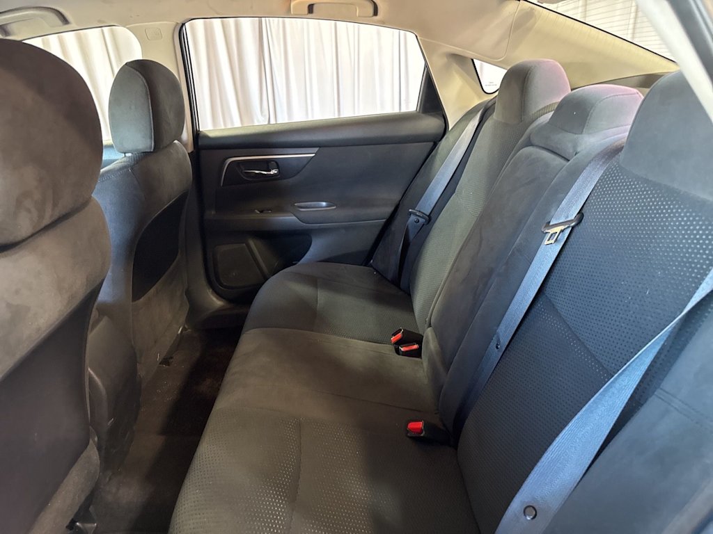 Thumbnail: 2015 Nissan Altima - 9