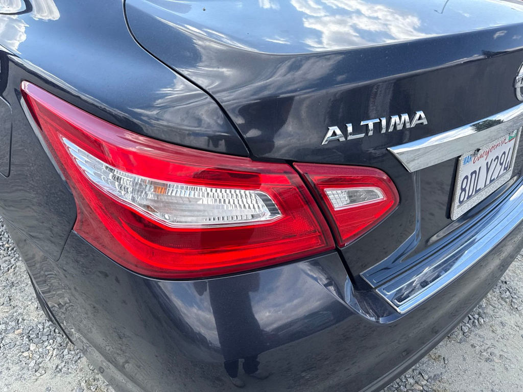 Thumbnail: 2016 Nissan Altima - 17