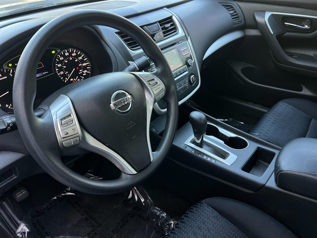 Thumbnail: 2016 Nissan Altima - 9