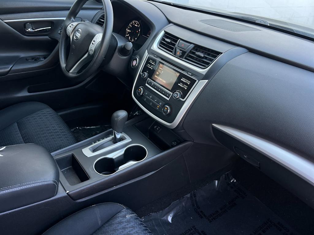 Thumbnail: 2016 Nissan Altima - 13