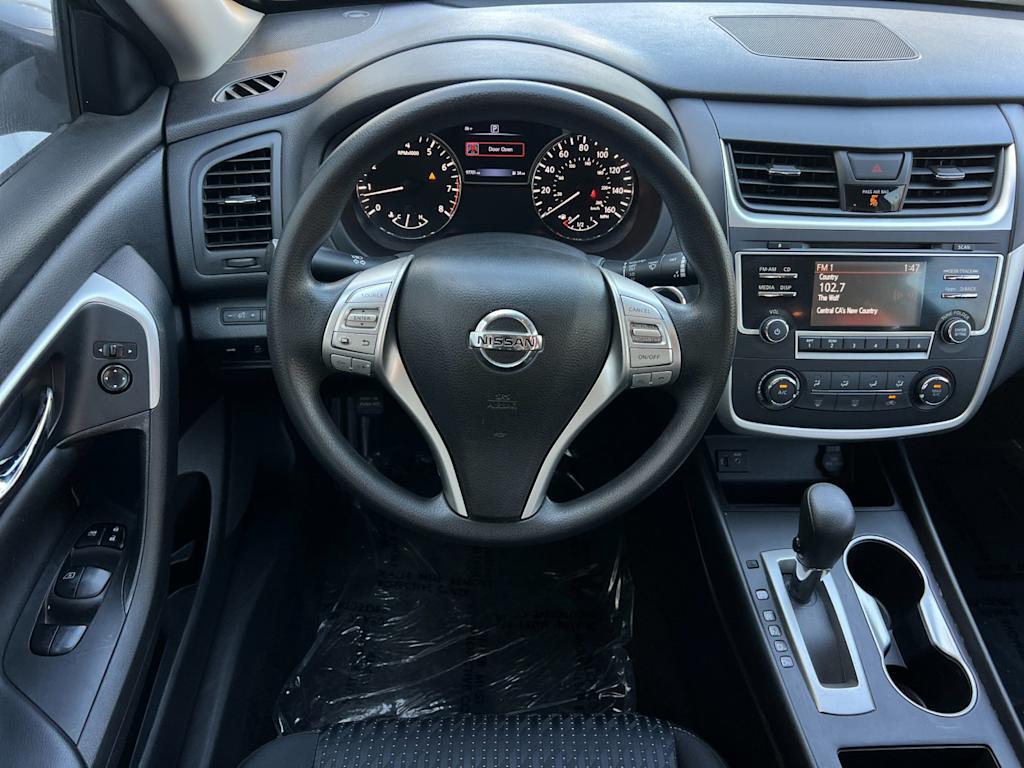 Thumbnail: 2016 Nissan Altima - 12