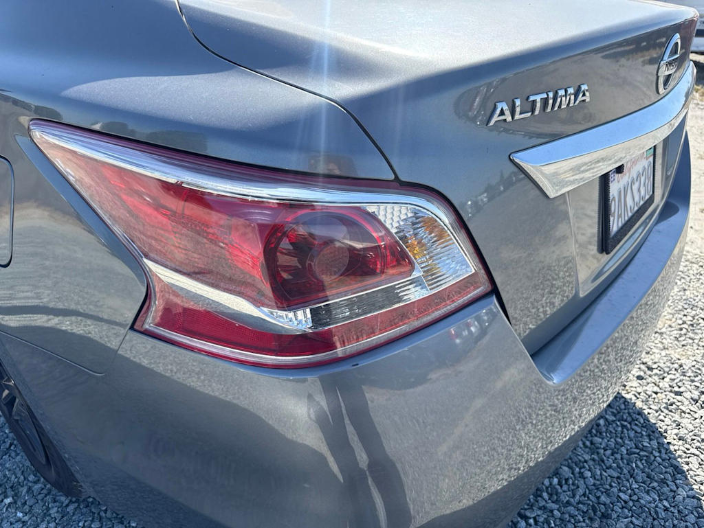Thumbnail: 2015 Nissan Altima - 13