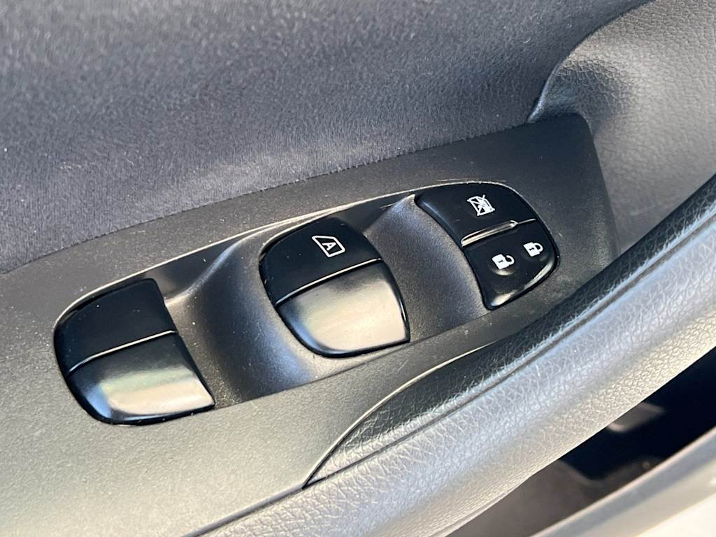 Thumbnail: 2015 Nissan Altima - 23
