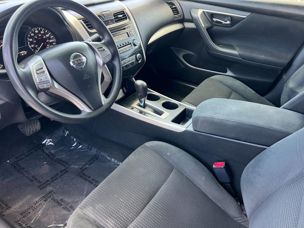 Thumbnail: 2015 Nissan Altima - 9