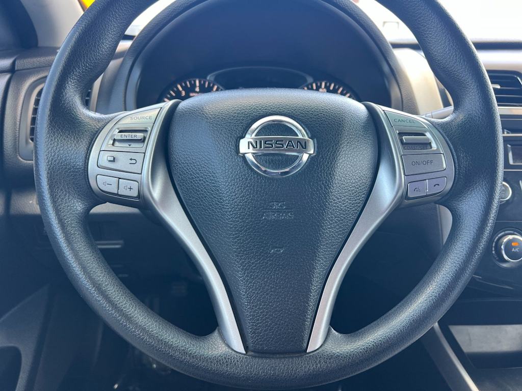 Thumbnail: 2015 Nissan Altima - 26