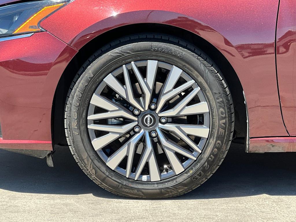 Thumbnail: 2025 Nissan Altima - 8