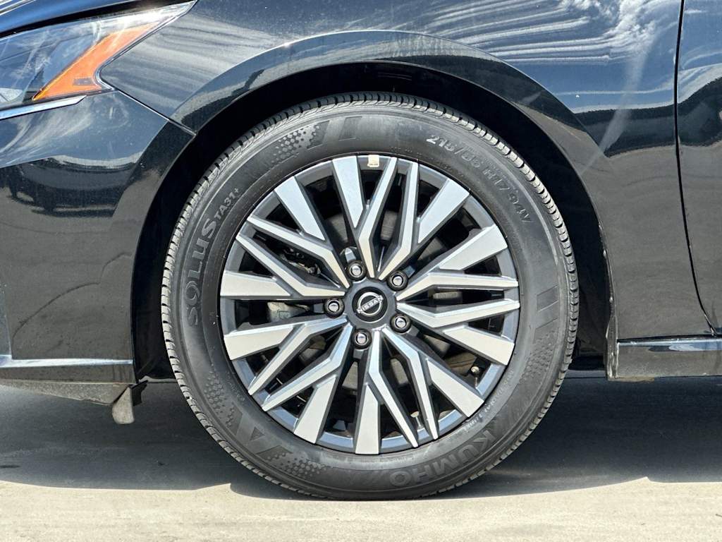 Thumbnail: 2025 Nissan Altima - 8
