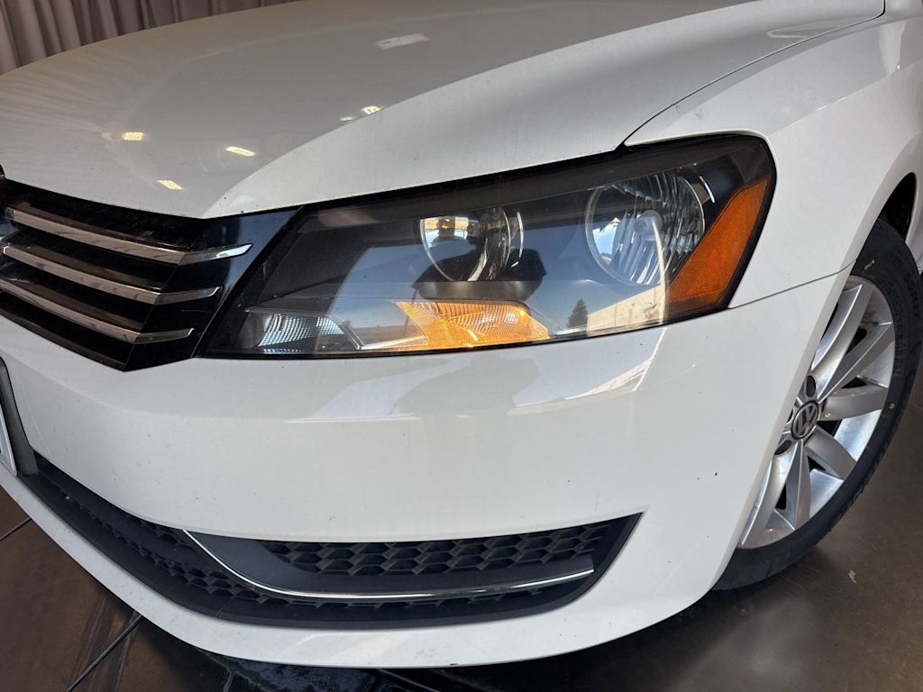 Thumbnail: 2012 Volkswagen Passat - 17
