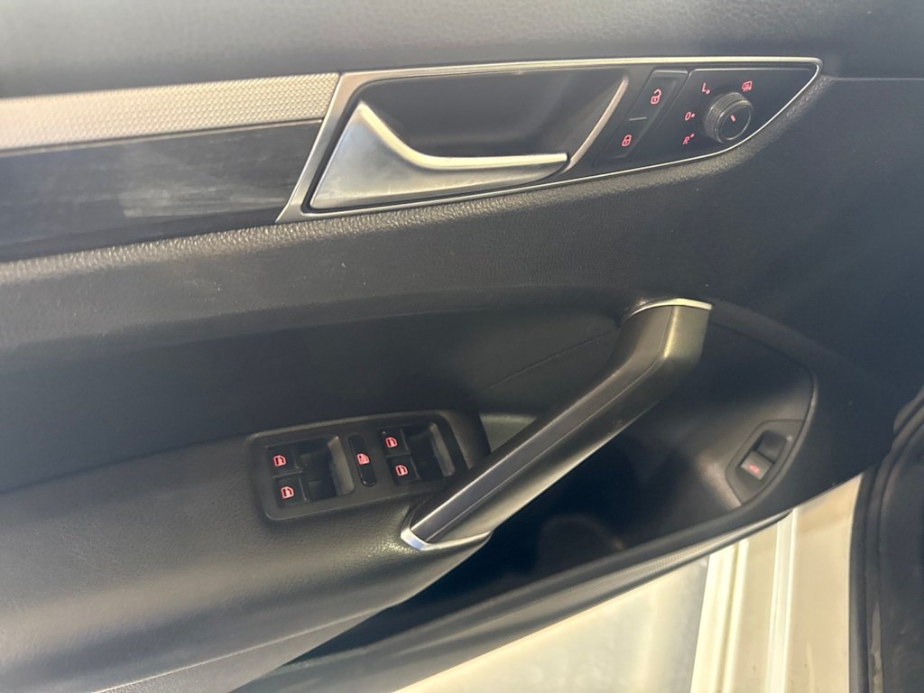 Thumbnail: 2018 Volkswagen Passat - 24